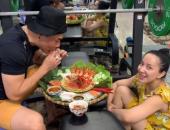 http://goctinmoi.com/le-duong-bao-lam-len-tieng-khi-bi-chi-trich-khoe-do-an-dat-do-giua-mua-dich-207242.html
