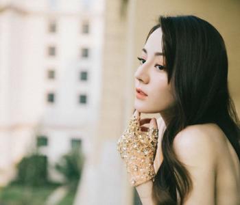 'Mỹ nhân Tân Cương' Địch Lệ Nhiệt Ba như tiên giáng trần; 'Hạ Tử Vy' Mã Y Lợi tái xuất hậu ly hôn